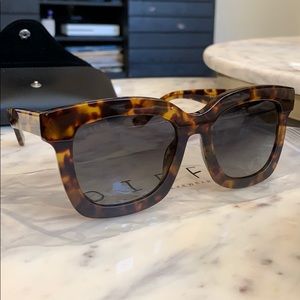 Diff women’s tortoise shell sunglasses